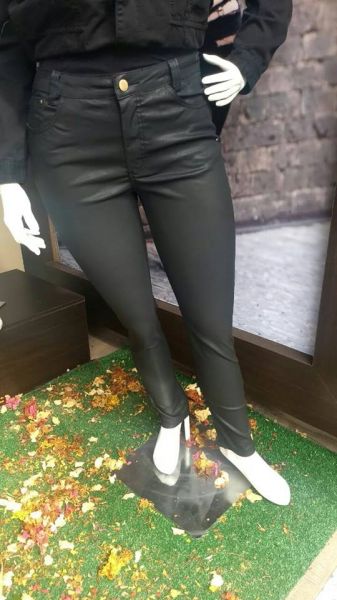 Lançamento! Calça Sarja Resinada Bolsos Preta
