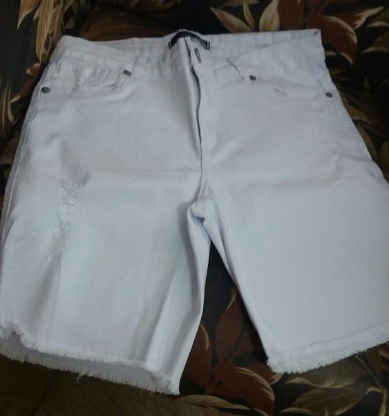 Shorts Branco Destroyed Barra Desfiada Program Moda Bolsos Funcionais