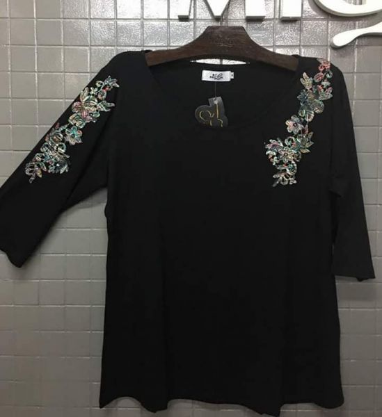 Blusa de Viscolycra Manga 3/4 Aplicação de Renda Guipire Colorida